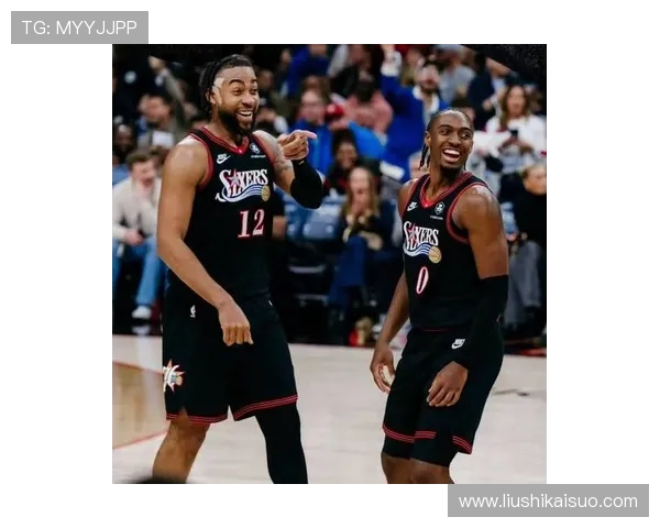 猛龙与76人激战正酣 新赛季首场对决引发球迷热议