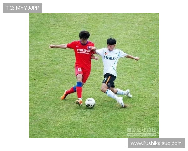 2017年富力与力帆激战回顾球场上的精彩瞬间与战术分析